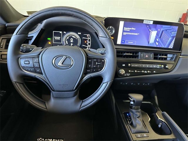 2025 Lexus ES 300h Ultra Luxury