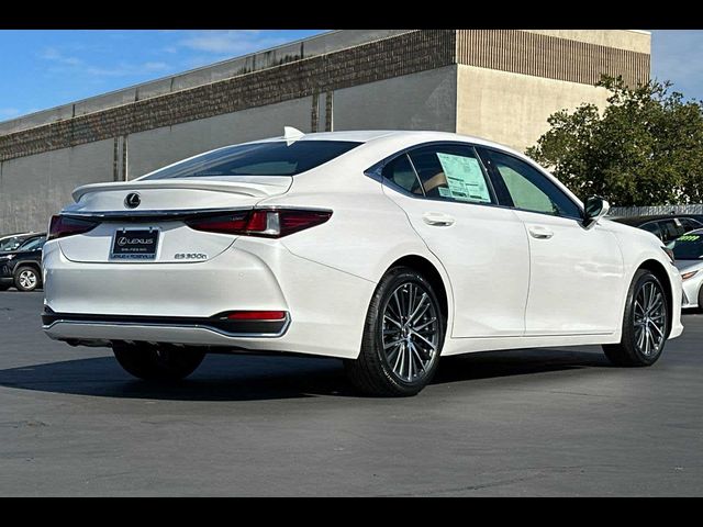 2025 Lexus ES 300h