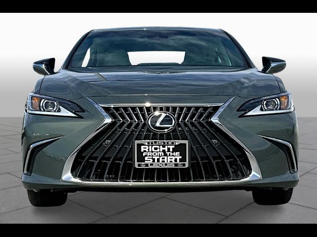 2025 Lexus ES 300h