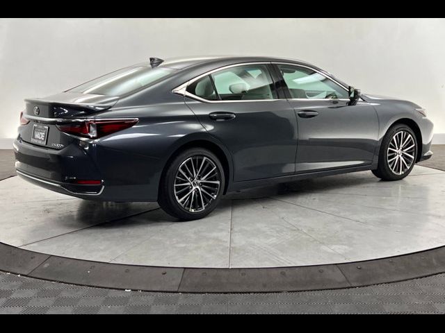 2025 Lexus ES 300h