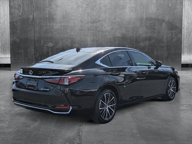 2025 Lexus ES 300h