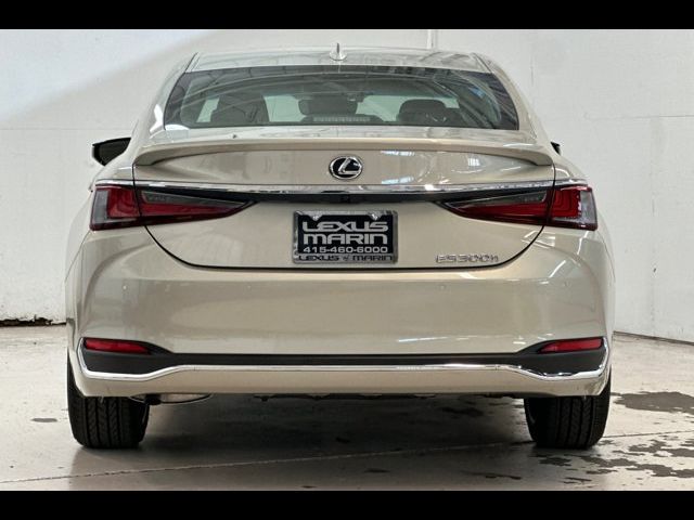 2025 Lexus ES 300h