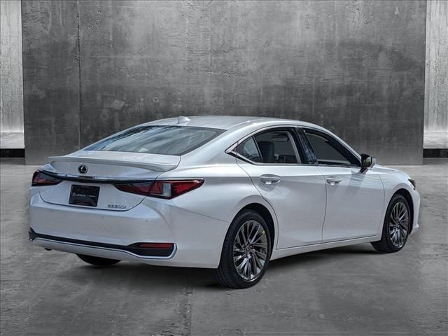 2025 Lexus ES 300h Luxury