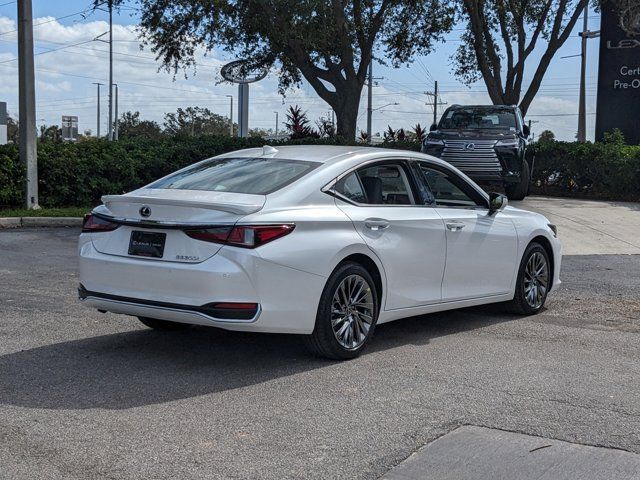 2025 Lexus ES 300h Luxury