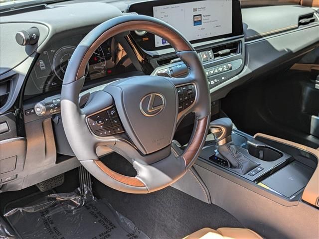 2025 Lexus ES 300h Luxury