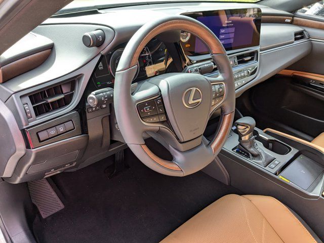 2025 Lexus ES 300h Luxury