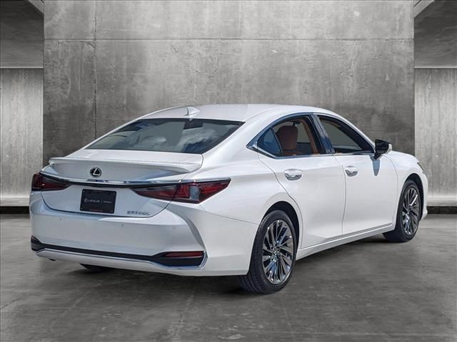 2025 Lexus ES 300h Luxury