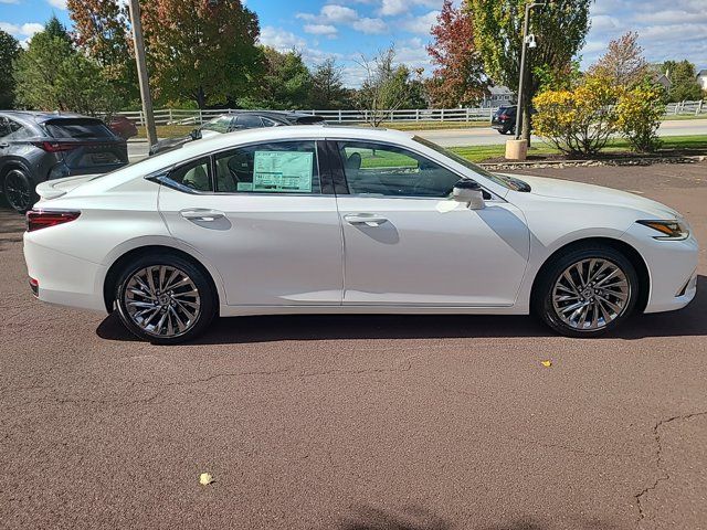 2025 Lexus ES 300h Ultra Luxury