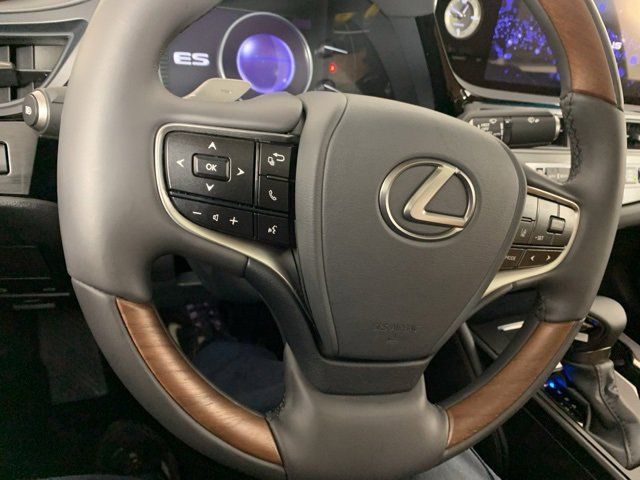 2025 Lexus ES 300h Ultra Luxury