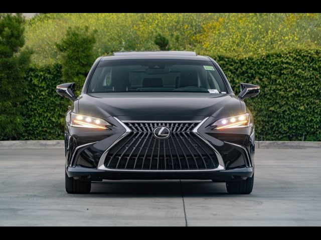 2025 Lexus ES 300h Luxury