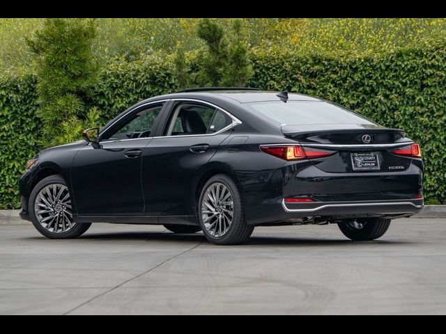 2025 Lexus ES 300h Luxury