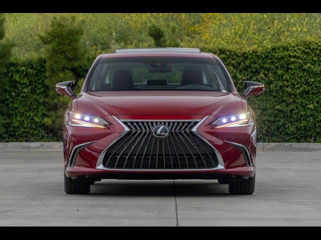 2025 Lexus ES 300h Luxury