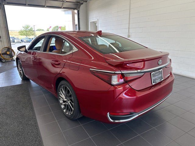 2025 Lexus ES 300h Luxury