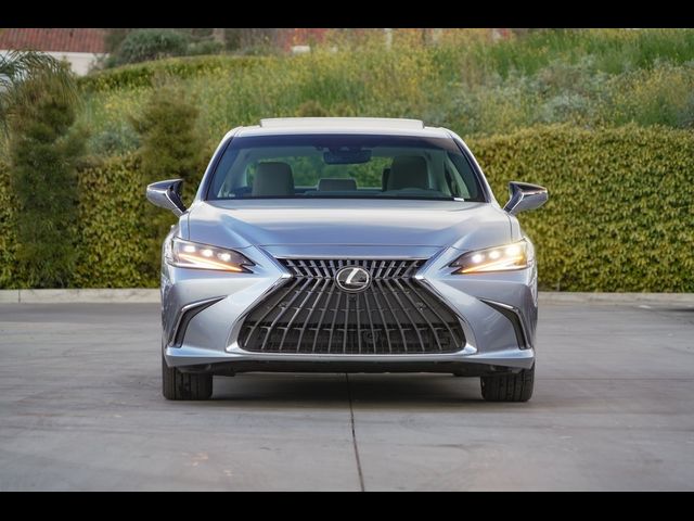 2025 Lexus ES 300h Luxury