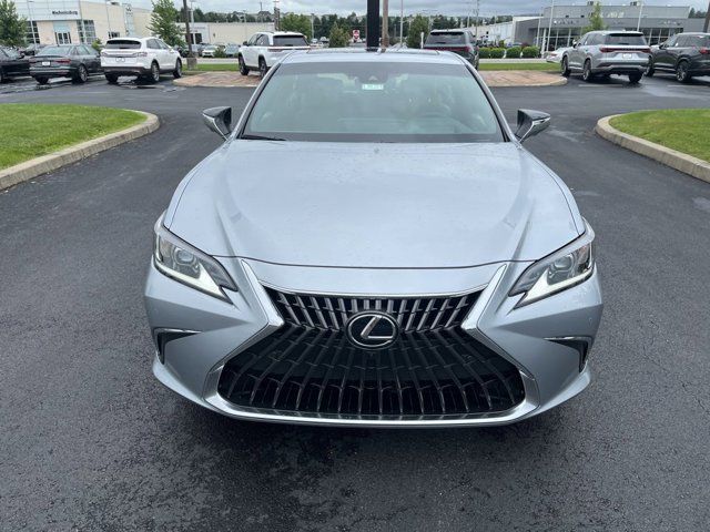 2025 Lexus ES 300h Luxury