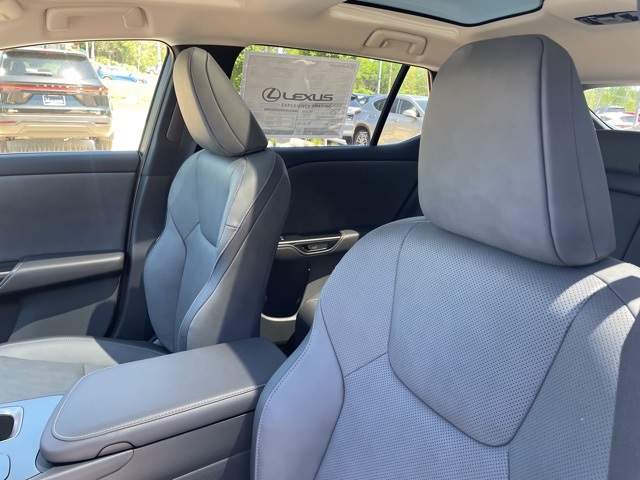 Vehicle image 9 of 29