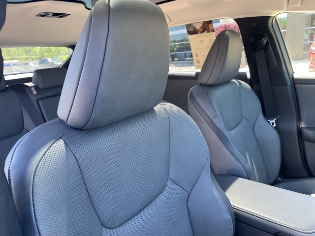 Vehicle image 18 of 29