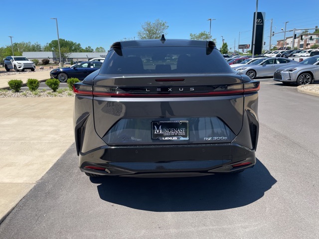 Vehicle image 4 of 29