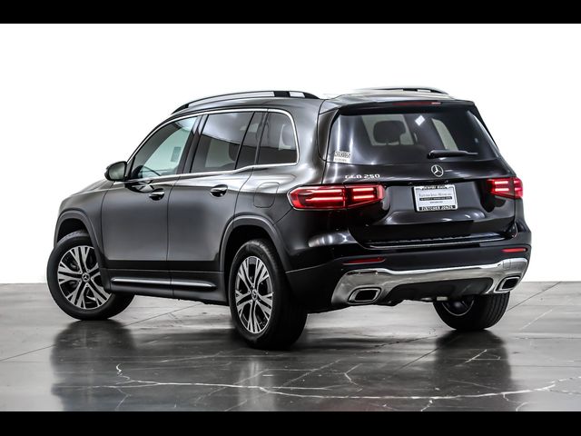 2025 Mercedes-Benz GLB 250