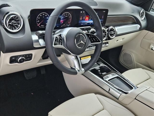 2025 Mercedes-Benz GLB 250