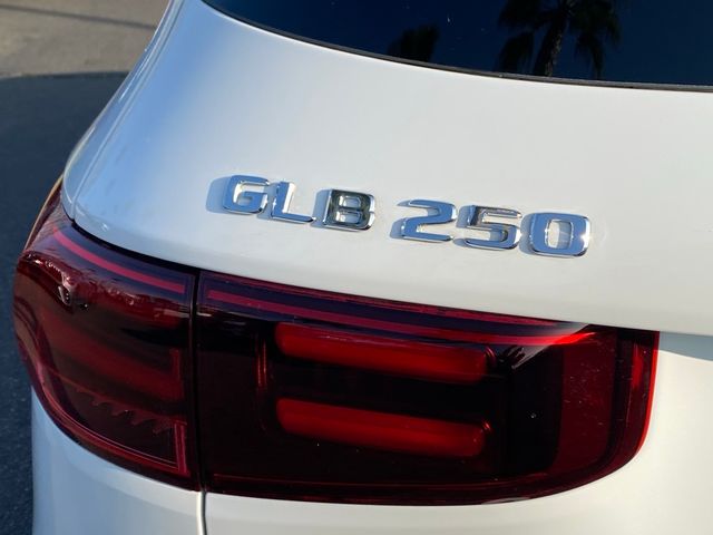 2025 Mercedes-Benz GLB 250