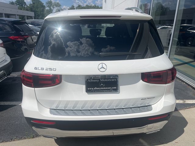 2025 Mercedes-Benz GLB 250