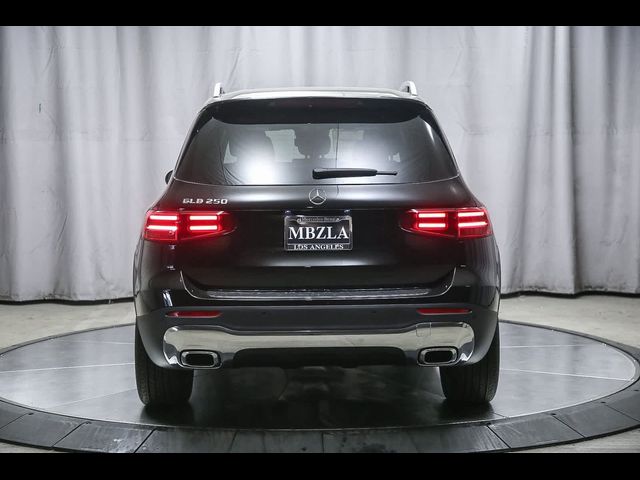 2025 Mercedes-Benz GLB 250