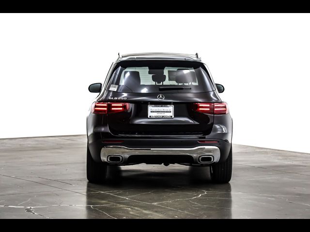 2025 Mercedes-Benz GLB 250