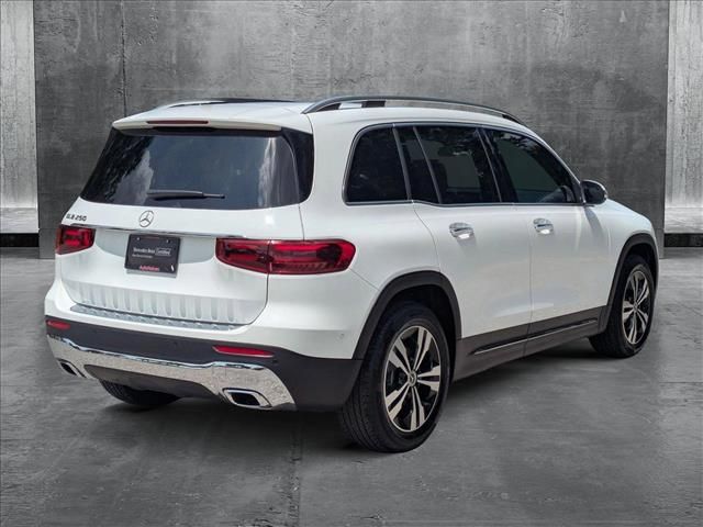 2025 Mercedes-Benz GLB 250
