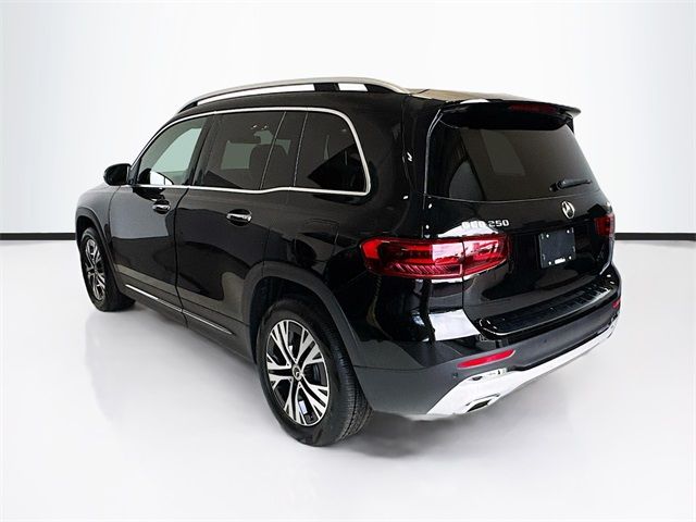 2025 Mercedes-Benz GLB 250