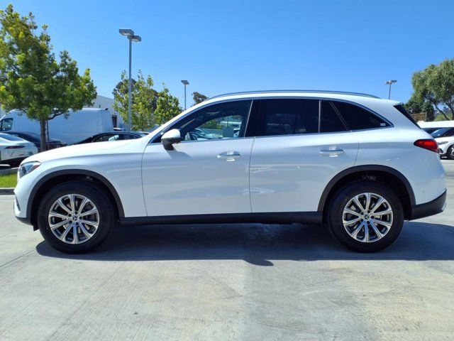 2025 Mercedes-Benz GLC 300