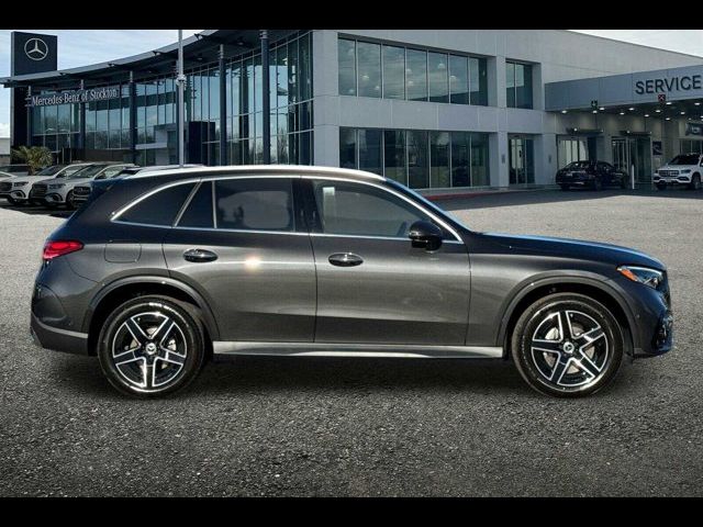 2025 Mercedes-Benz GLC 300