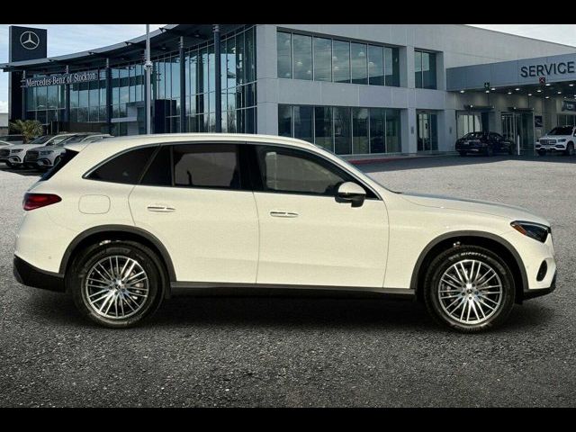 2025 Mercedes-Benz GLC 300