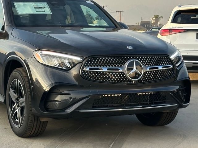 2025 Mercedes-Benz GLC 300