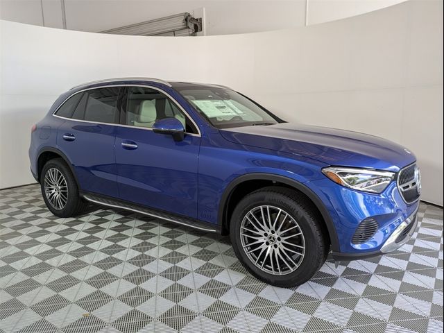 2025 Mercedes-Benz GLC 300