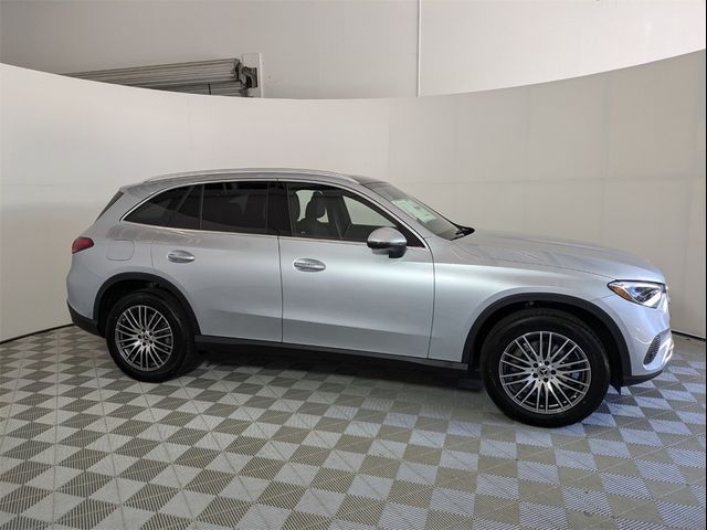 2025 Mercedes-Benz GLC 300