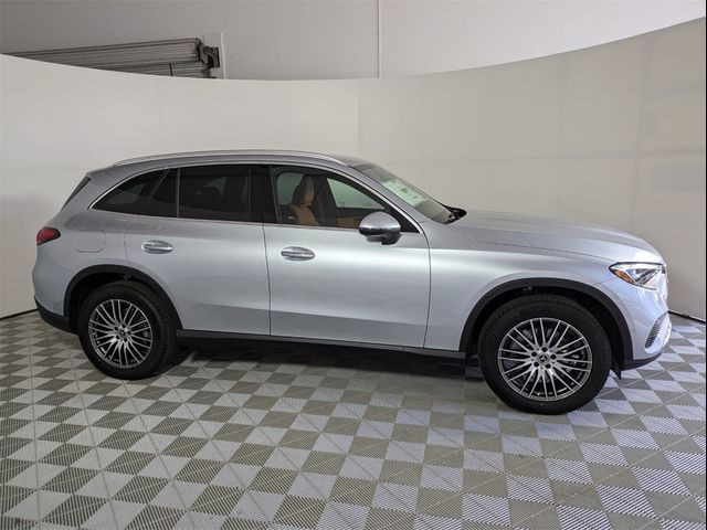 2025 Mercedes-Benz GLC 300