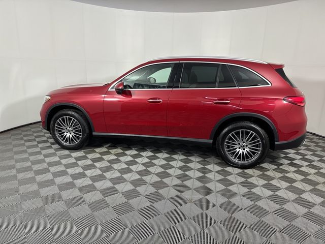 2025 Mercedes-Benz GLC 300