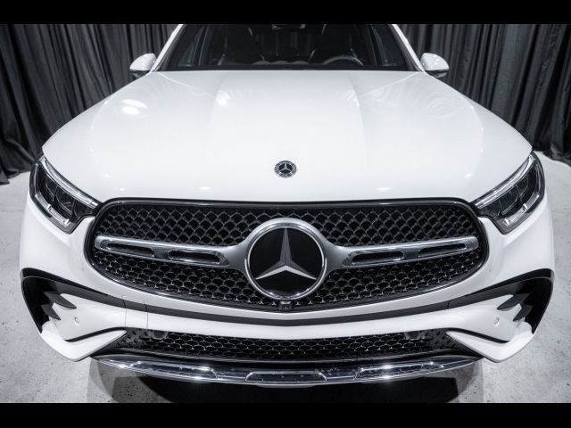 2025 Mercedes-Benz GLC 300