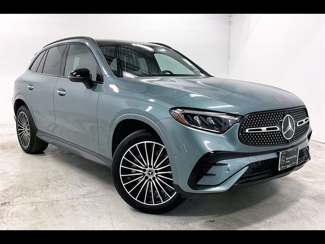 2025 Mercedes-Benz GLC 300