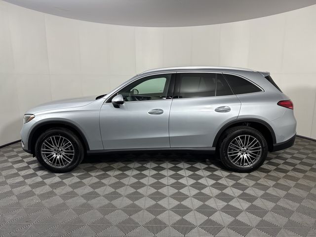 2025 Mercedes-Benz GLC 300