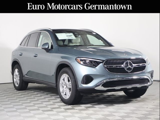 2025 Mercedes-Benz GLC 300