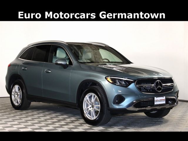 2025 Mercedes-Benz GLC 300