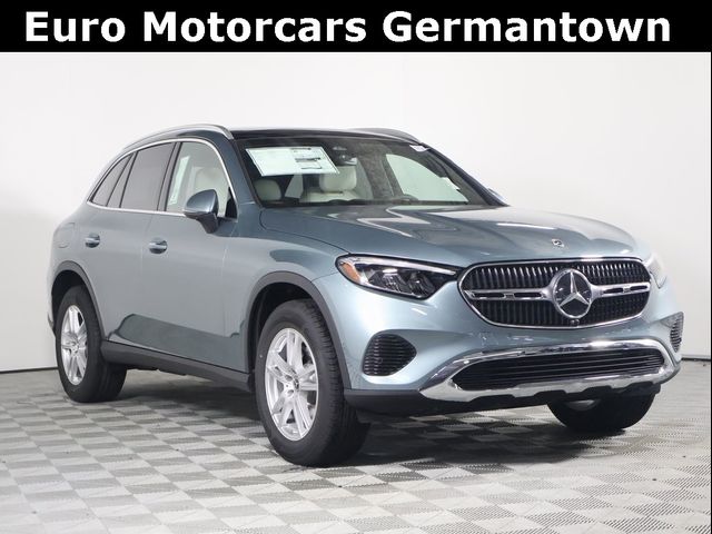 2025 Mercedes-Benz GLC 300