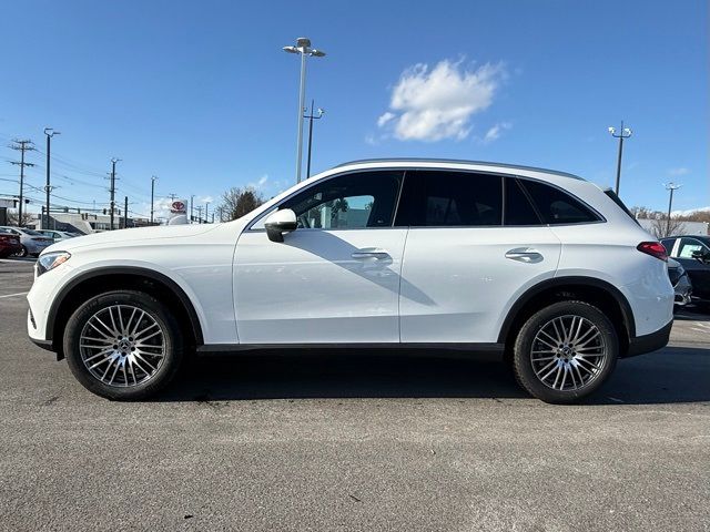 2025 Mercedes-Benz GLC 300