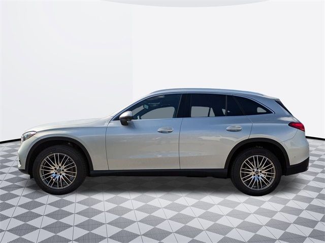 2025 Mercedes-Benz GLC 300