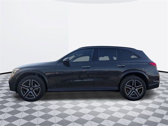 2025 Mercedes-Benz GLC 300