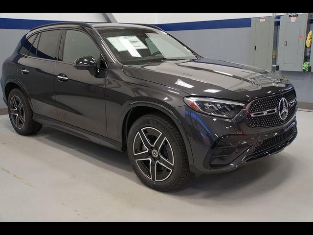 2025 Mercedes-Benz GLC 300