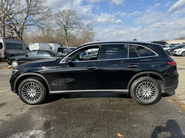 2025 Mercedes-Benz GLC 300