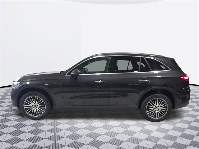 2025 Mercedes-Benz GLC 300